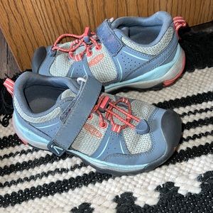 Girls hiking shoes